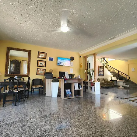 Don Candido Hotel *