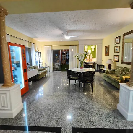Hotel Don Candido *